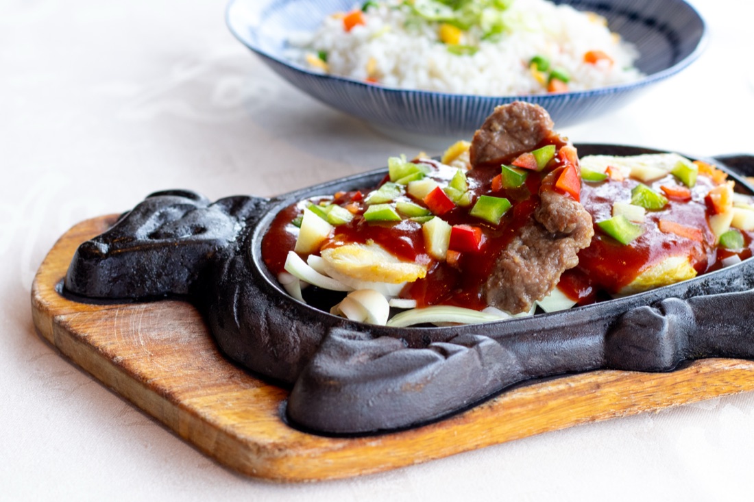 Teppan-gerecht op gietijzeren pan